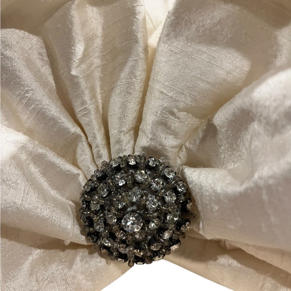 Vintage Whittall & Shon vintage wht wool designer hat with rhinestone trim - Picture 6 of 13